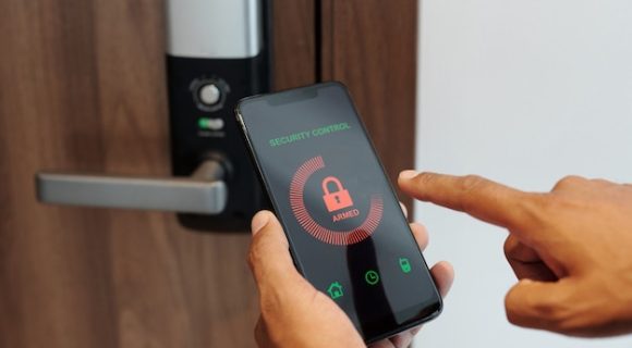 fpdl.in_hands-man-using-security-control-application-smartphone-when-locking-apartment-door_274689-22244_normal.jpg fpdl.in_hands-man-using-security-control-application-smartphone-when-locking-apartment-door_274689-22244_normal.jpg
